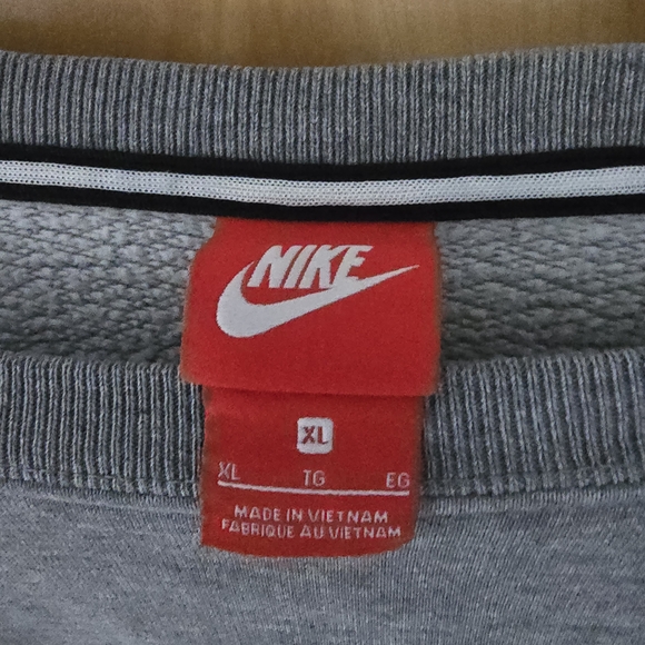 Nike Women's Charcoal Gray Sweatshirt - Picture 4 of 4